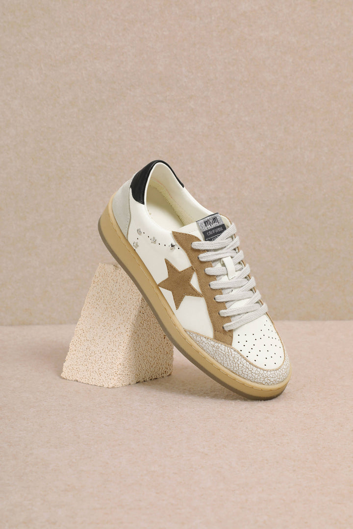AVERY SNEAKERS: WHITE W/ KHAKI STAR