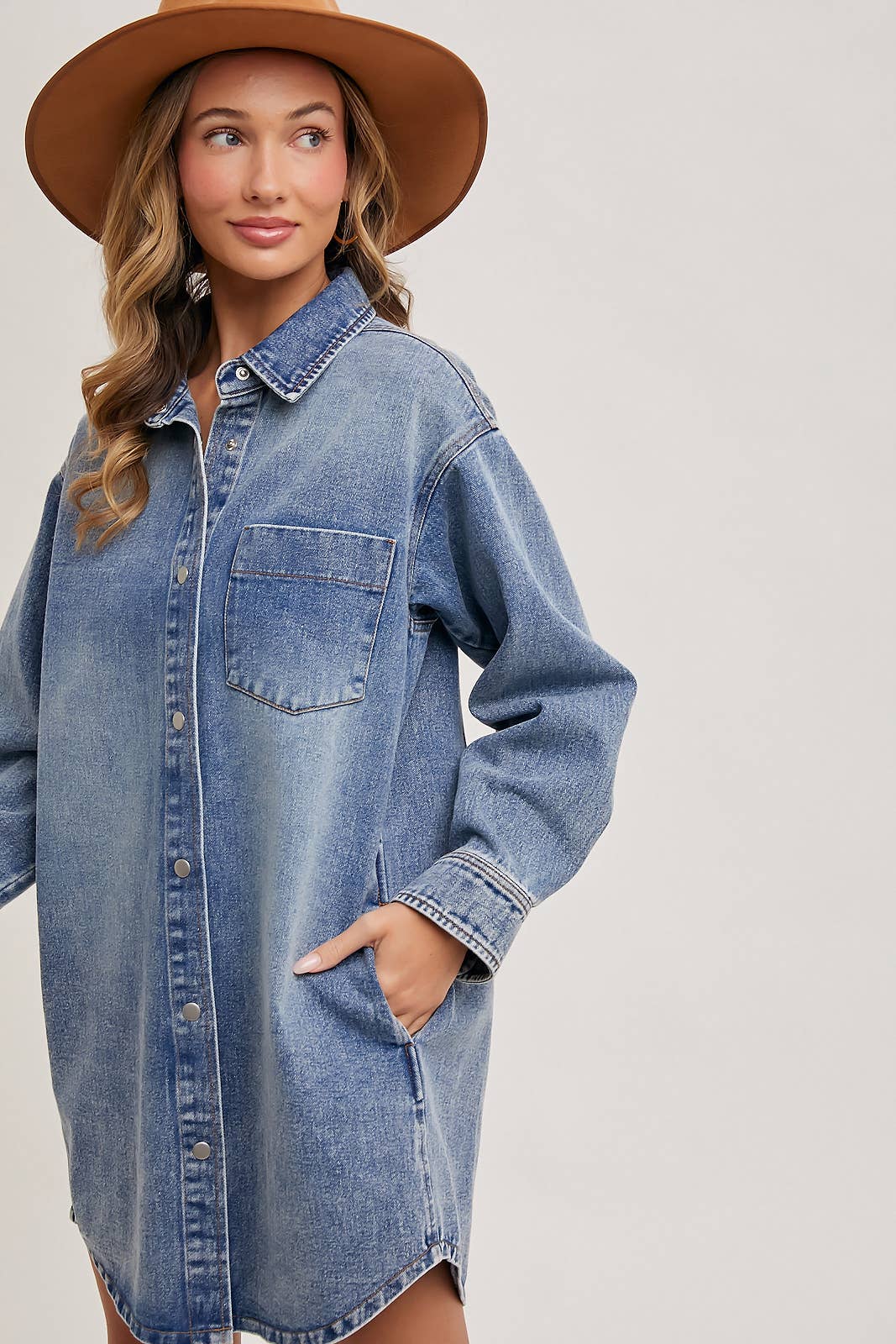 DENIM BUTTON DOWN SHIRT DRESS WITH POCKETS - LIGHT WASH