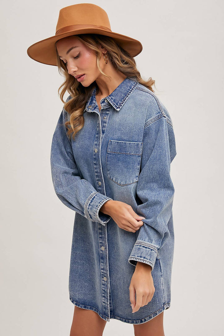 DENIM BUTTON DOWN SHIRT DRESS WITH POCKETS - LIGHT WASH