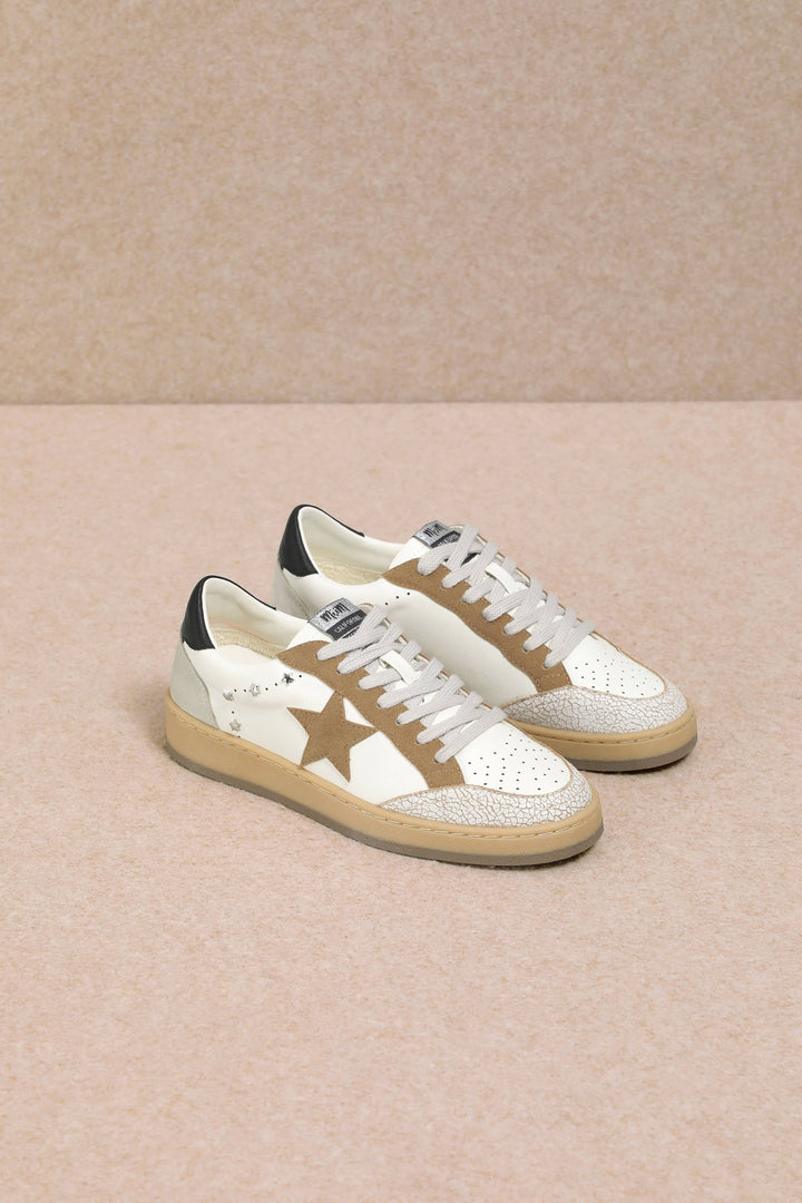 AVERY SNEAKERS: WHITE W/ KHAKI STAR