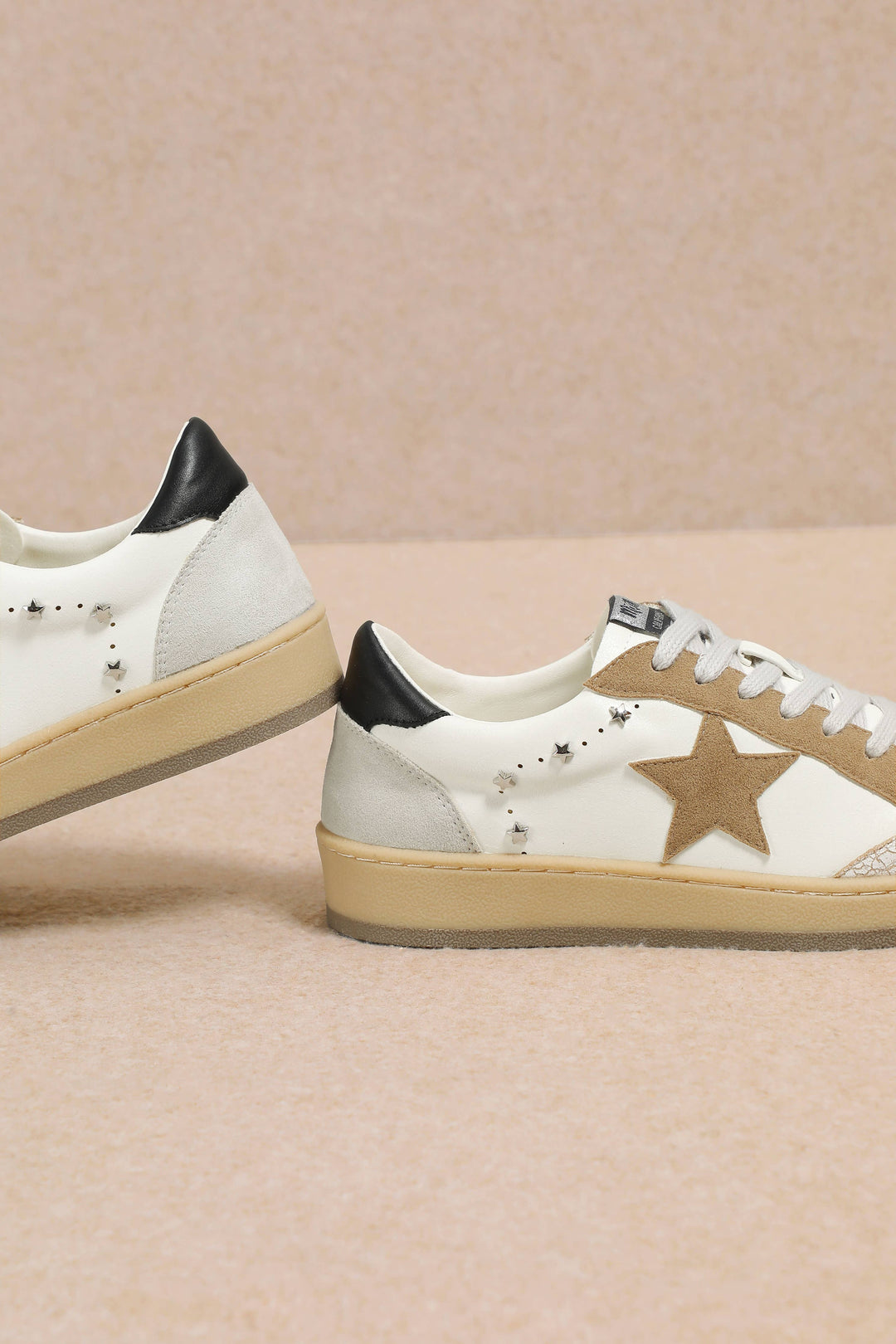 AVERY SNEAKERS: WHITE W/ KHAKI STAR