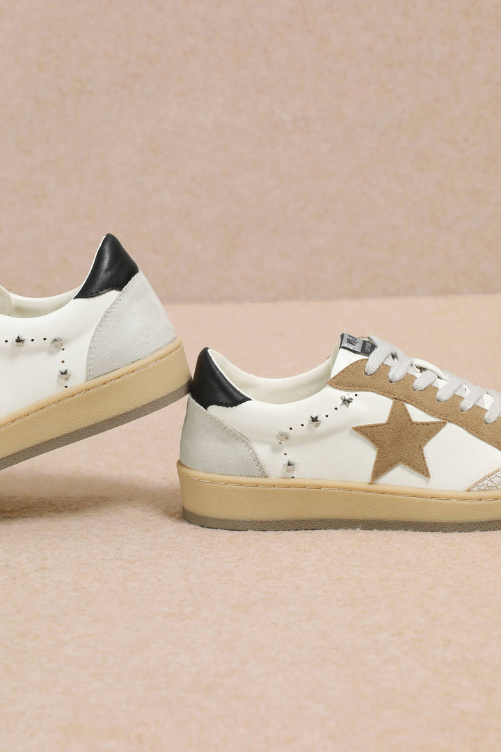 AVERY SNEAKERS: WHITE W/ KHAKI STAR