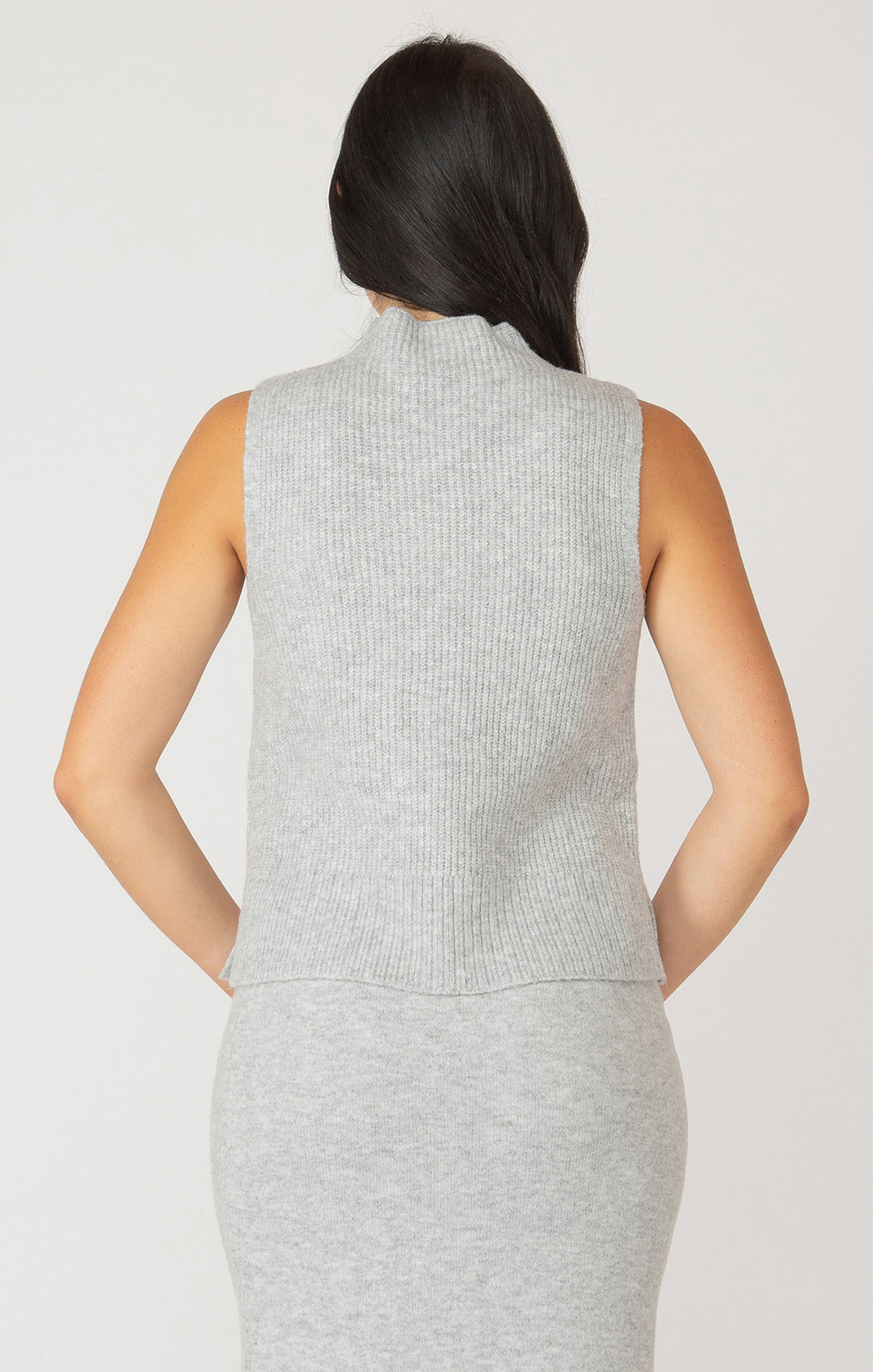 SLEEVELESS MOCKNECK SWEATER - LIGHT GREY