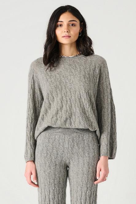 LONG SLEEVE CABLE KNIT SWEATER - GREY