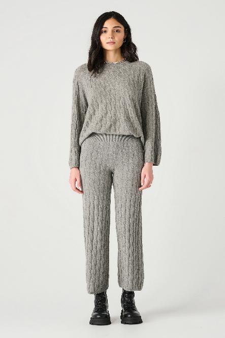 LONG SLEEVE CABLE KNIT SWEATER - GREY