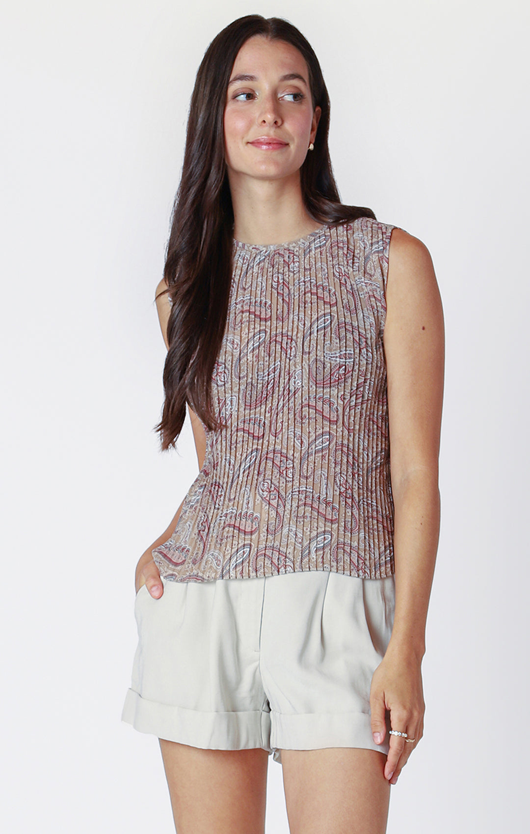 SLEEVELESS PAISLEY PLEATED TOP - NEUTRAL MULTI