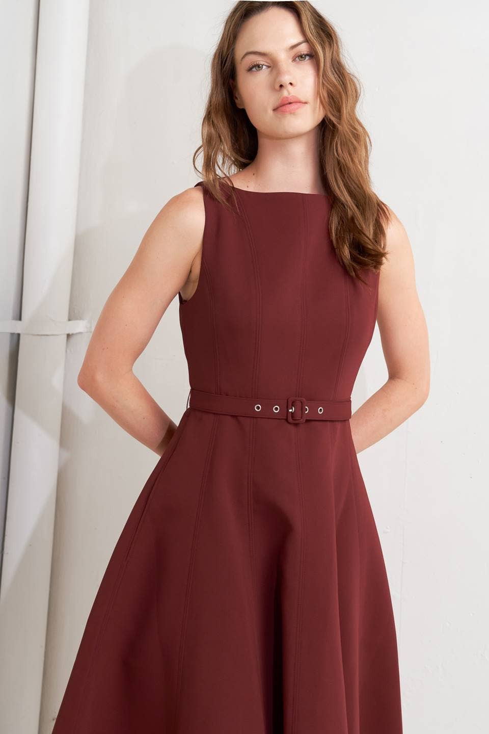 SOLID WOVEN MIDI DRESS - WINE