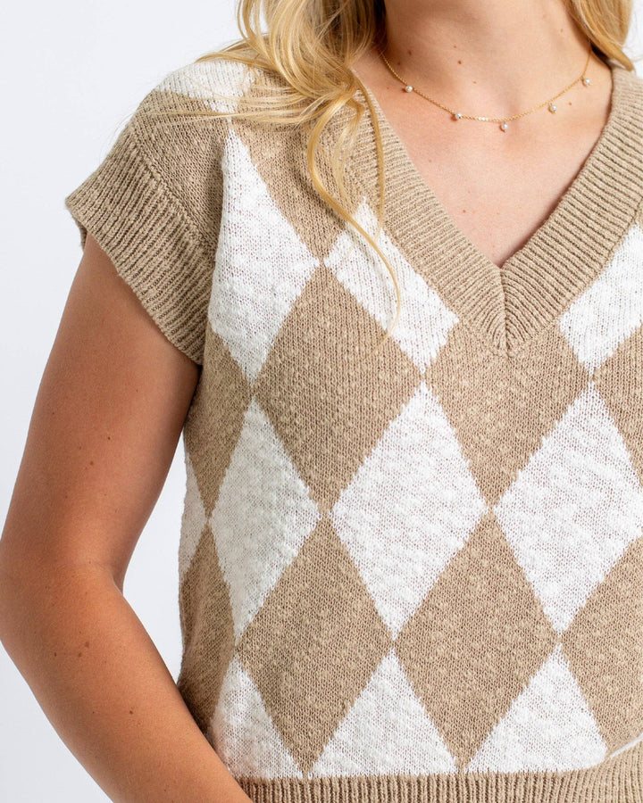 Vermont Beige and White Diamond Printed Sweater Vest: Ginger Argyle / XS