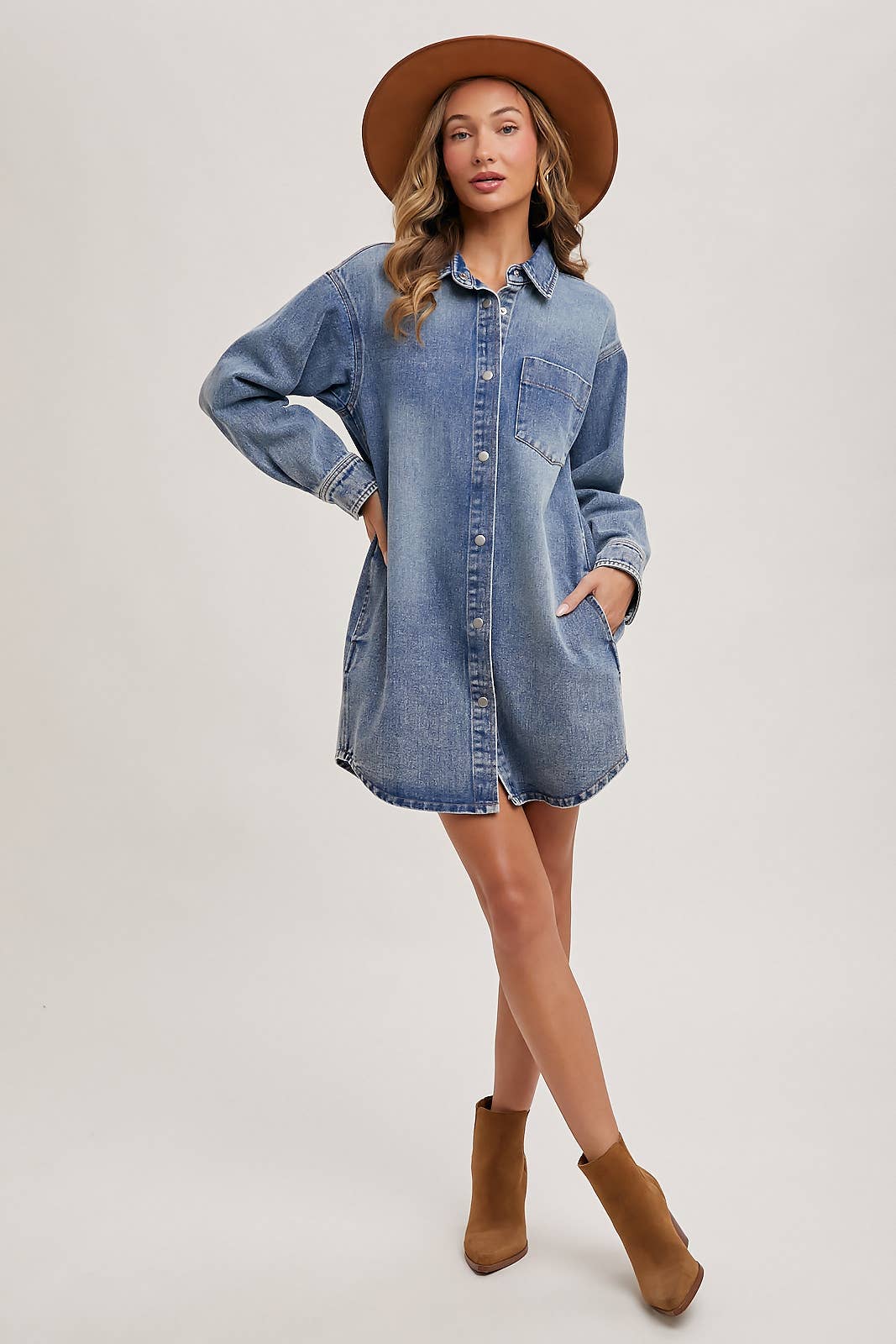 DENIM BUTTON DOWN SHIRT DRESS WITH POCKETS - LIGHT WASH