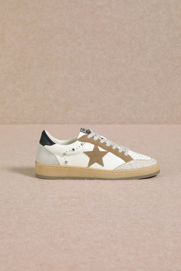 AVERY SNEAKERS: WHITE W/ KHAKI STAR
