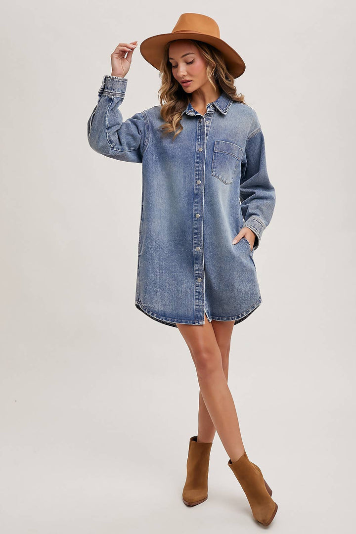 DENIM BUTTON DOWN SHIRT DRESS WITH POCKETS - LIGHT WASH