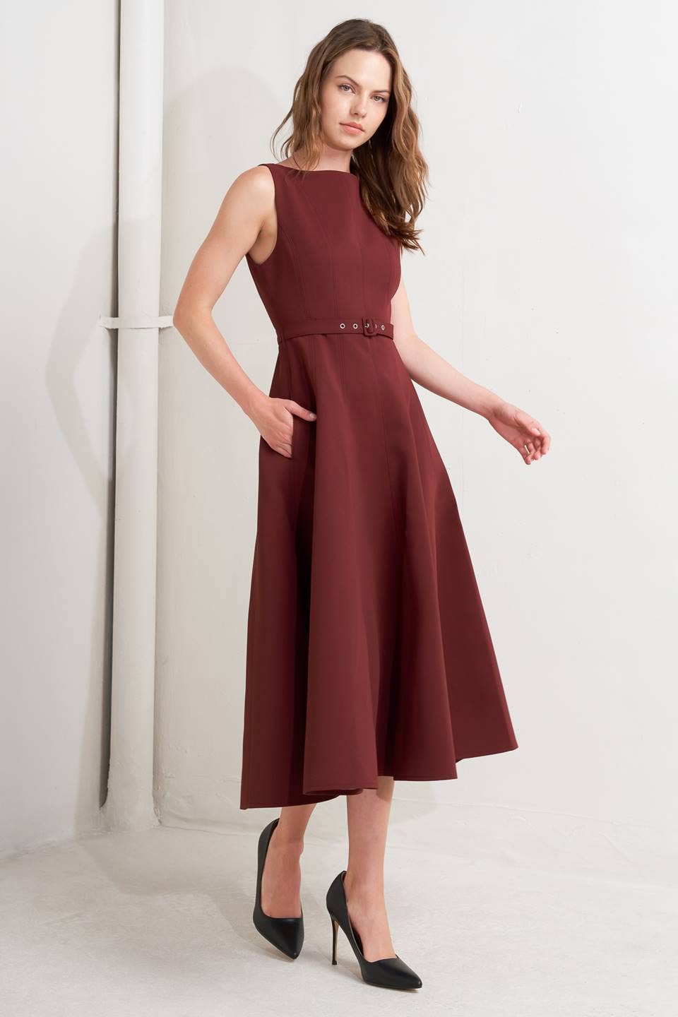 SOLID WOVEN MIDI DRESS - WINE