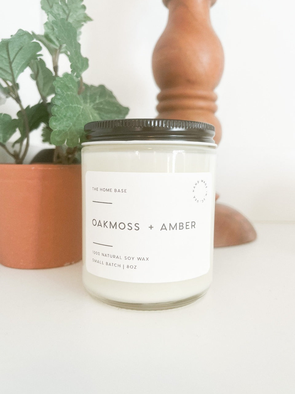 THE HOME BASE 8OZ JAR CANDLE - OAKMOSS + AMBER