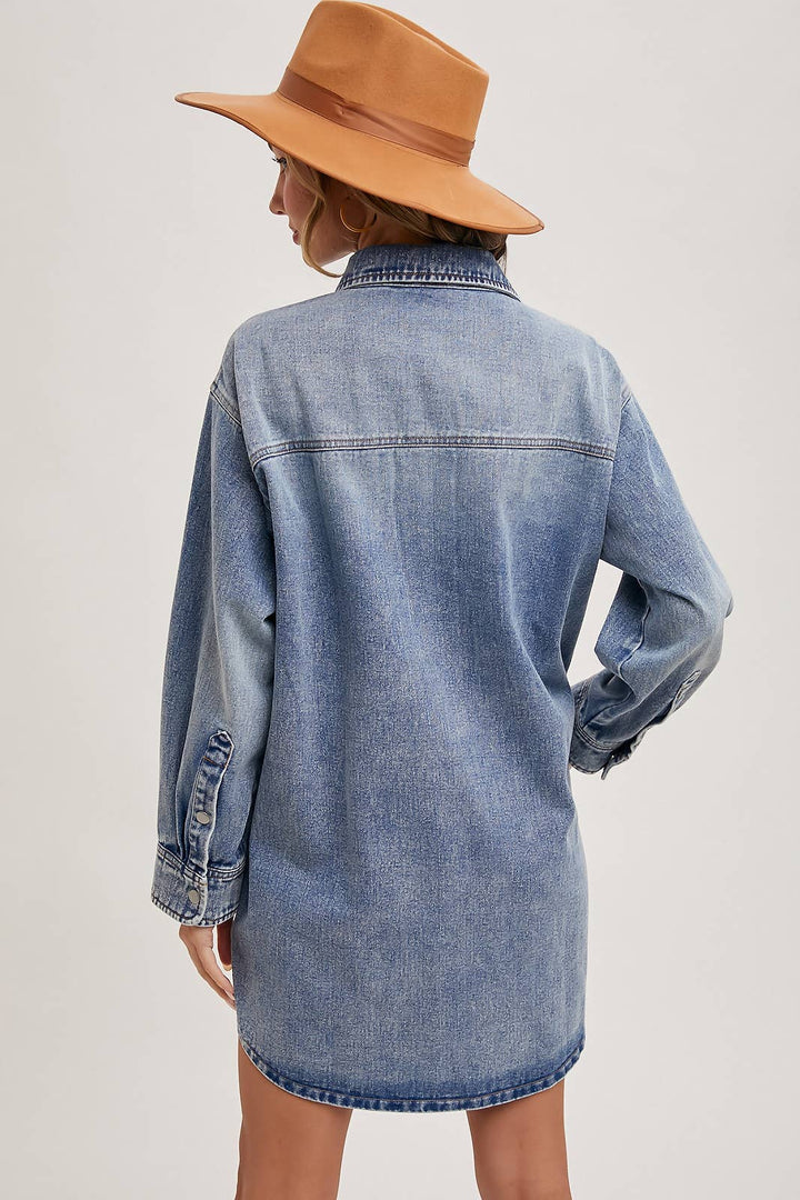 DENIM BUTTON DOWN SHIRT DRESS WITH POCKETS - LIGHT WASH