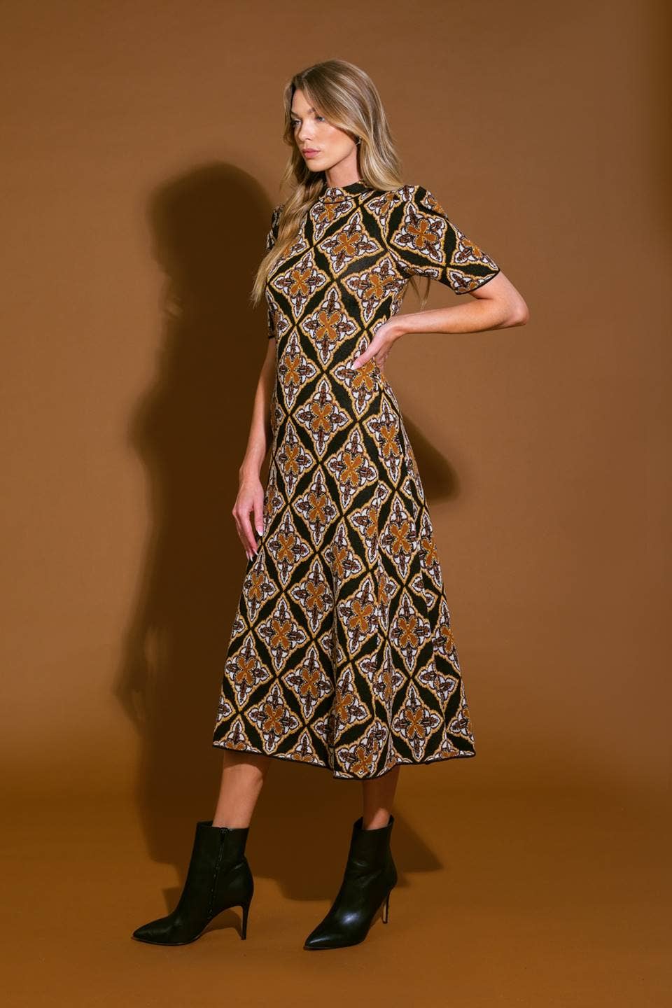 A jacquard sweater midi dress - ISW5263: Black / Contemporary / S
