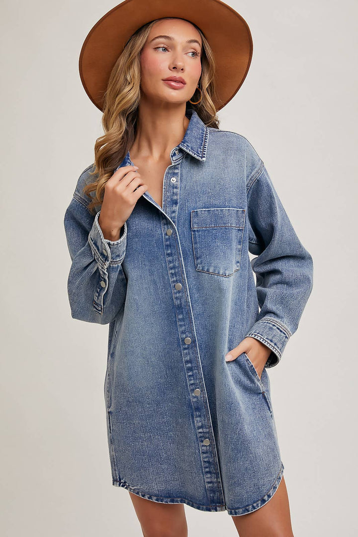 DENIM BUTTON DOWN SHIRT DRESS WITH POCKETS - LIGHT WASH