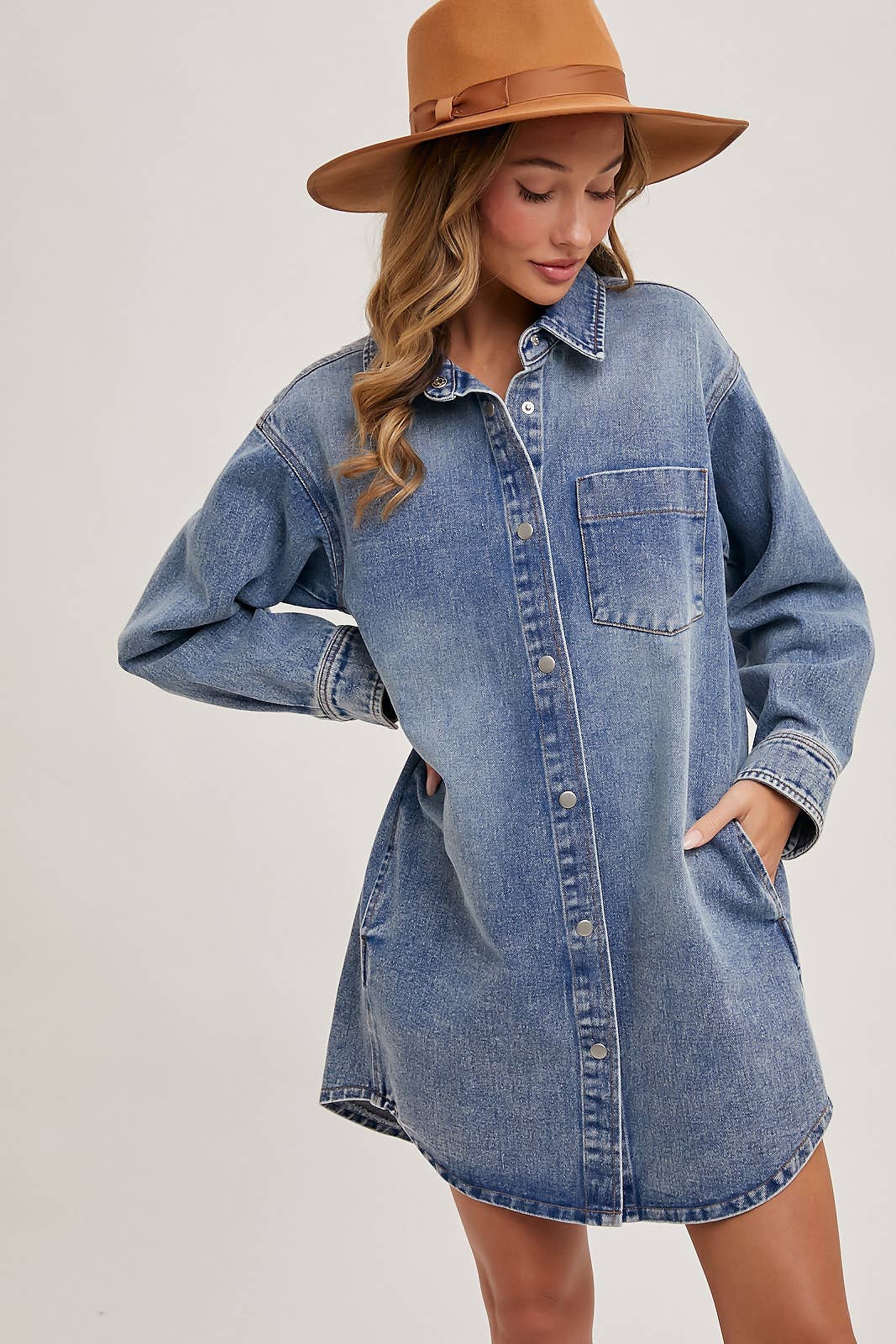 DENIM BUTTON DOWN SHIRT DRESS WITH POCKETS - LIGHT WASH