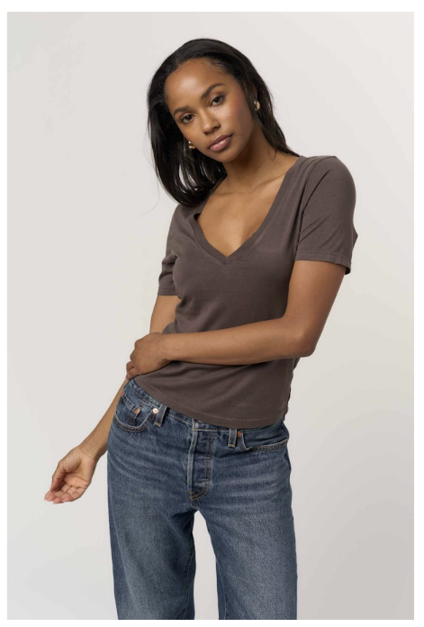 IT GIRL V-NECK TEE - LEAD