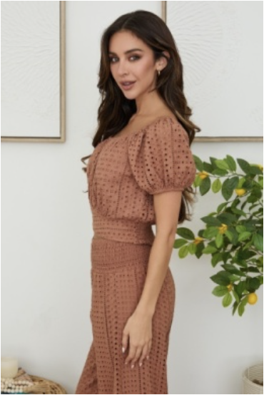 CROPPED BUBBLE SLEEVE EYELET TOP - CAMEL