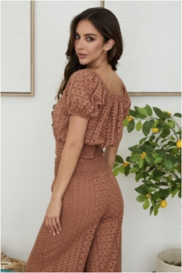 CROPPED BUBBLE SLEEVE EYELET TOP - CAMEL