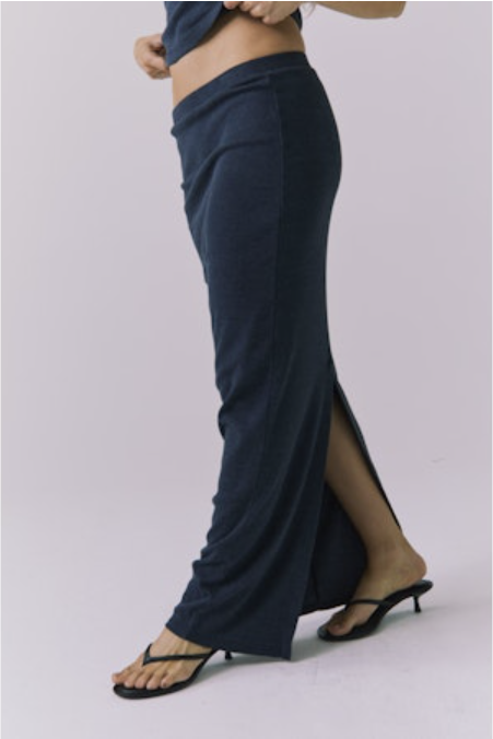 ALLURE RIB KNIT MAXI SKIRT - NAVY