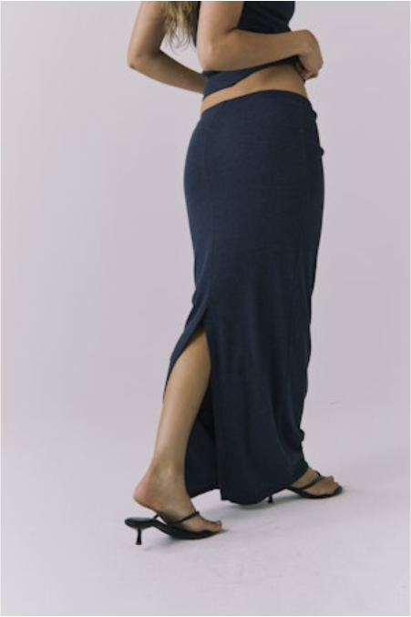 ALLURE RIB KNIT MAXI SKIRT - NAVY