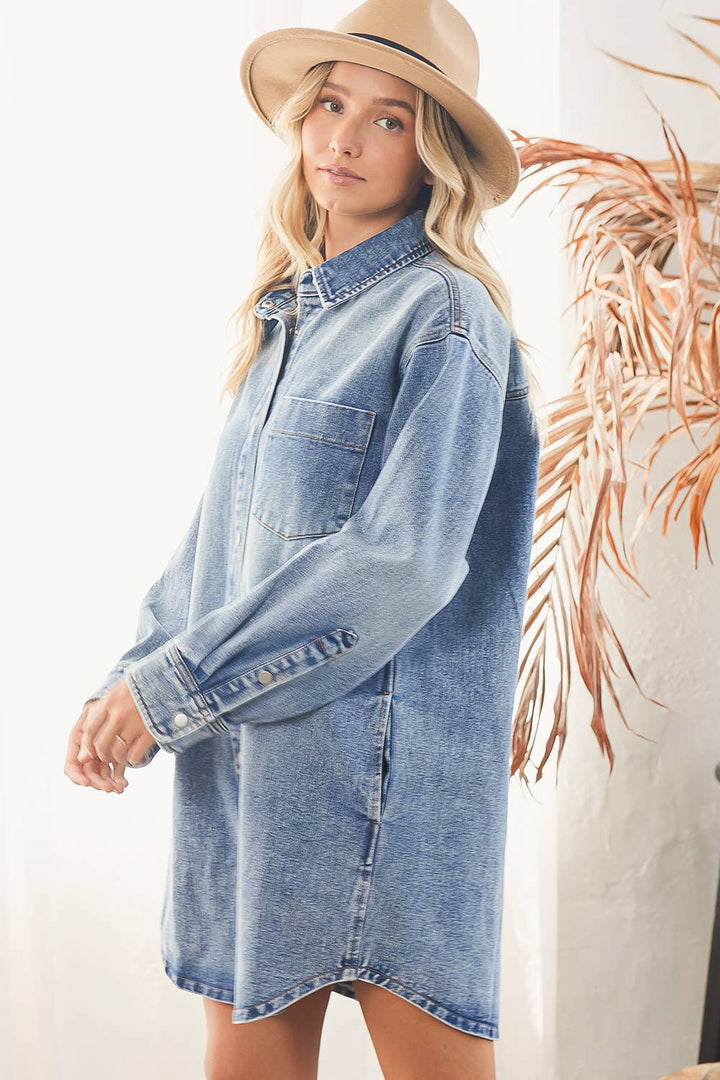 DENIM BUTTON DOWN SHIRT DRESS WITH POCKETS - LIGHT WASH