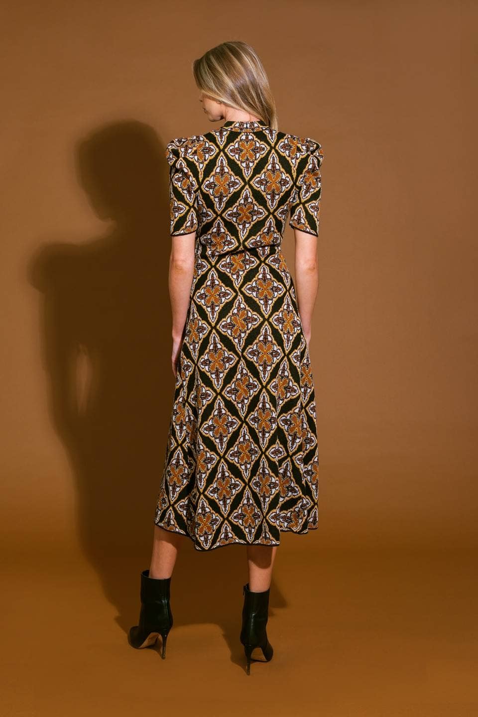 A jacquard sweater midi dress - ISW5263: Black / Contemporary / S