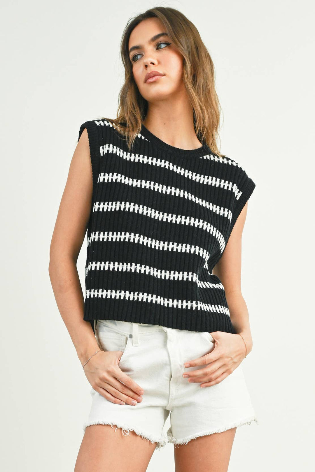 CREW NECK STRIPED KNIT SLEEVELESS SWEATER - BLACK