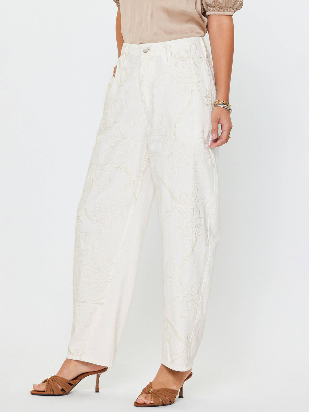 FLORAL EMBROIDERED BARREL JEANS - WHITE