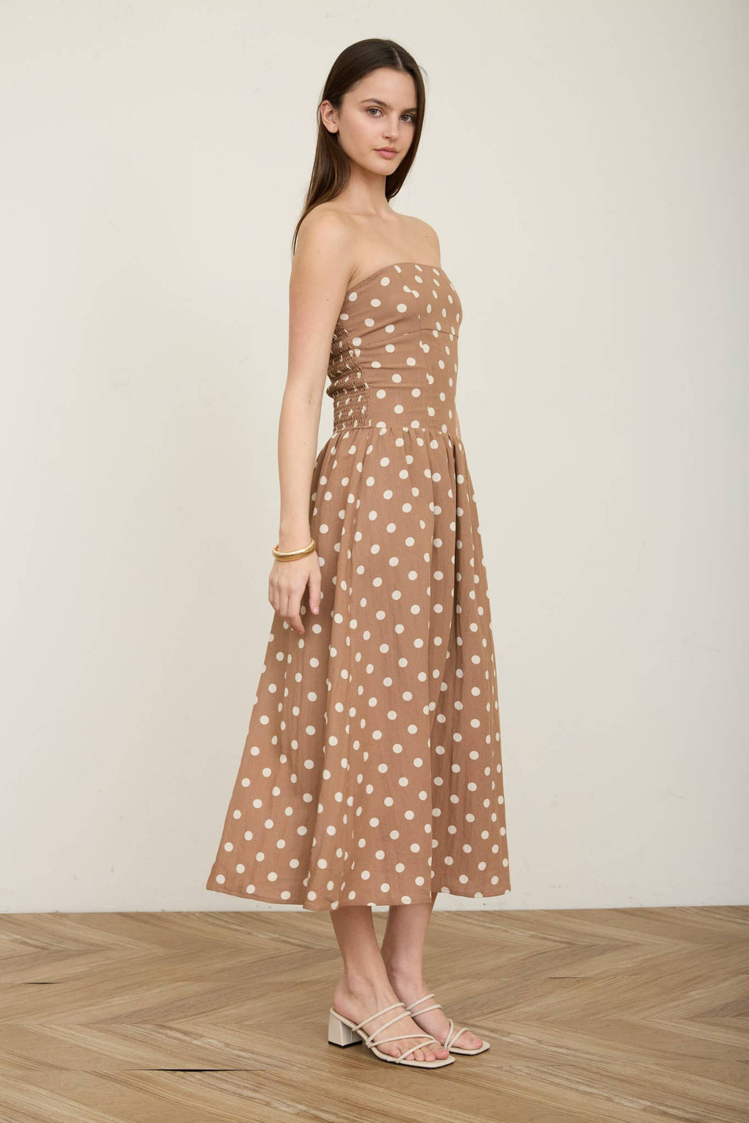 POLKA DOT STRAPLESS MIDI DRESS - MOCHA