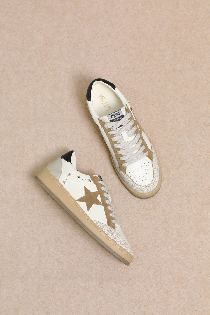 AVERY SNEAKERS: WHITE W/ KHAKI STAR
