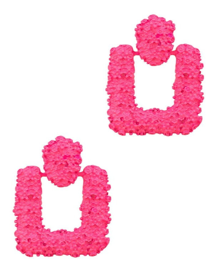 BARBIECORE SQUARE TEXTURED METAL EARRING - PINK