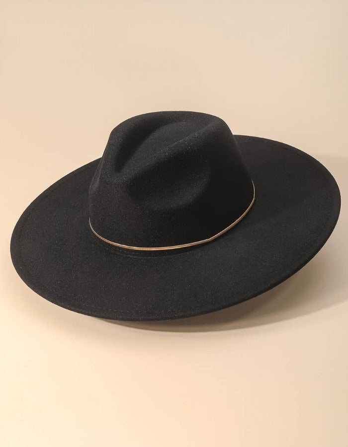 FLAT BRIM FELT FEDORA WITH GOLD HERRINGBONE CHAIN TRIM - BLACK